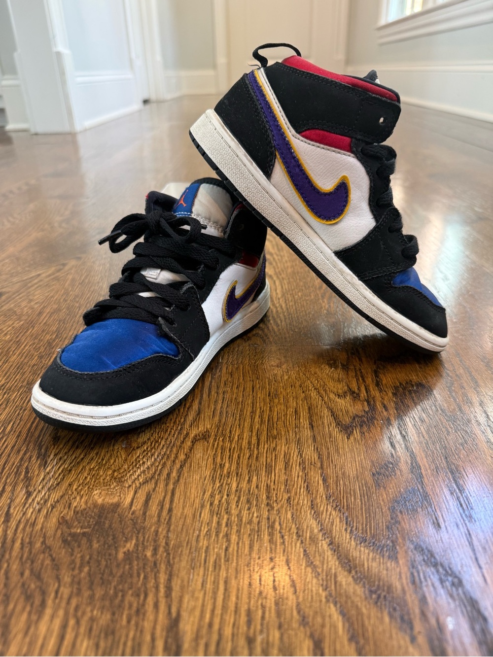 Kids Nike Air Jordan 1 Sneakers - Sz 1 - Picture 6 of 10